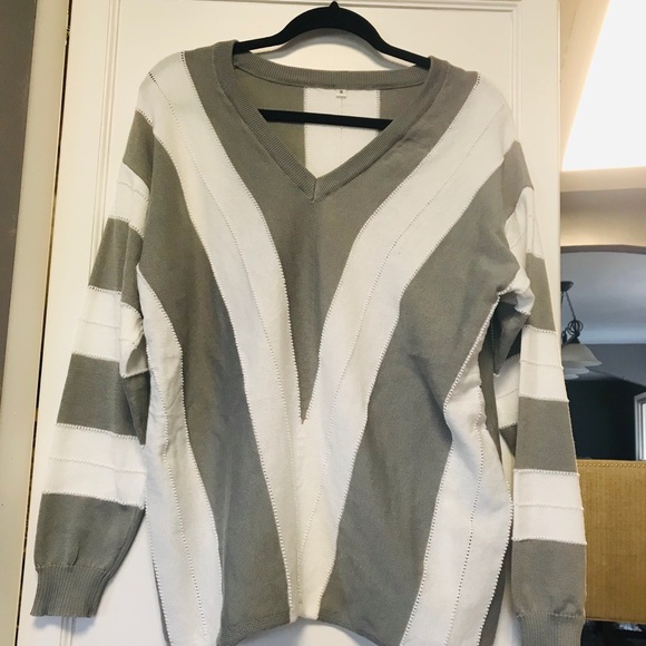 HOST PICK!❤️Winter v-neck striped casual sweater - Picture 4 of 5